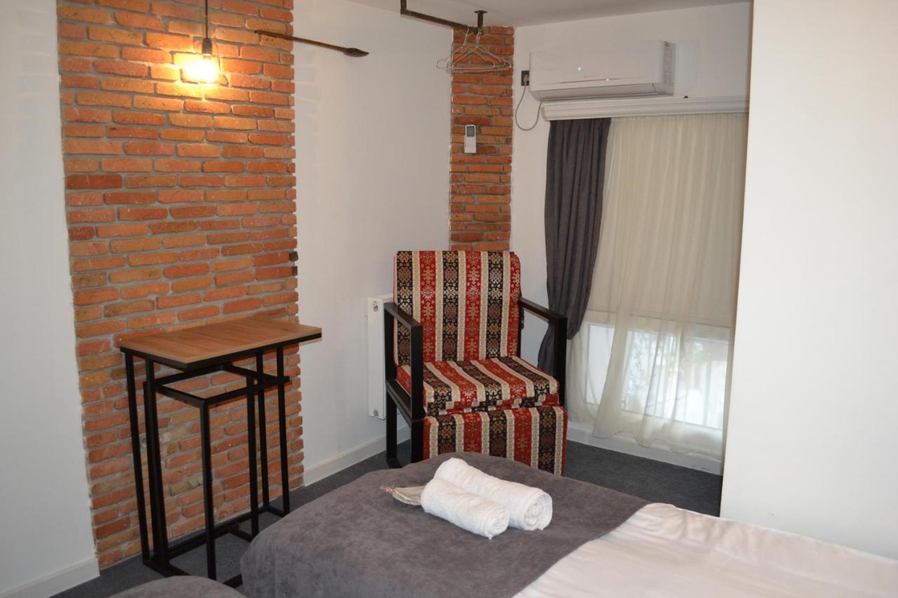 Hotel Baratashvili 12 Tbilissi Extérieur photo