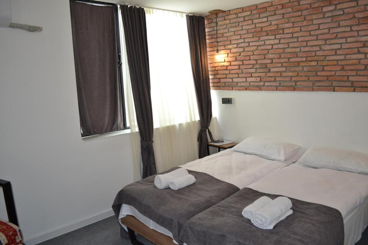 Hotel Baratashvili 12 Tbilissi Extérieur photo